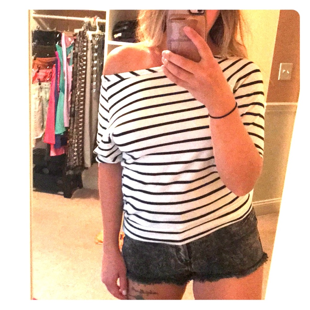 Like new striped, Off the shoulder shirt